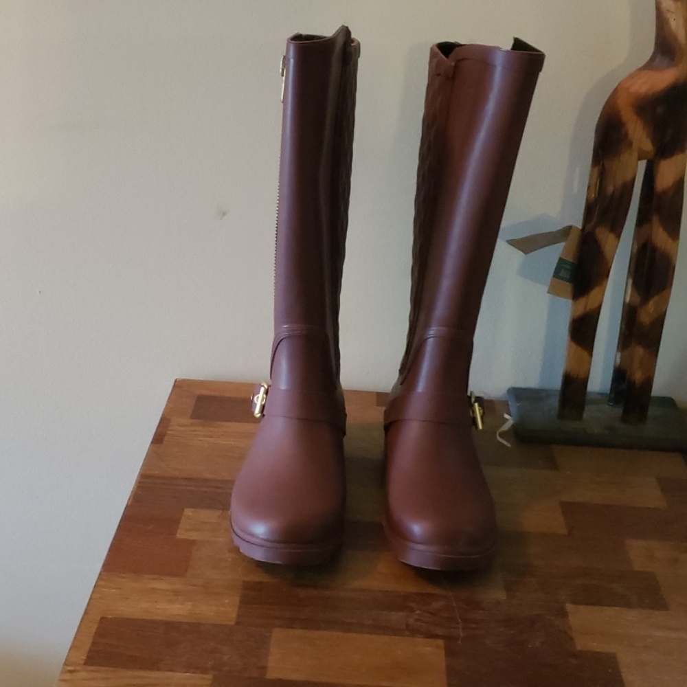 Steve Madden  Maroon rubber boots like new